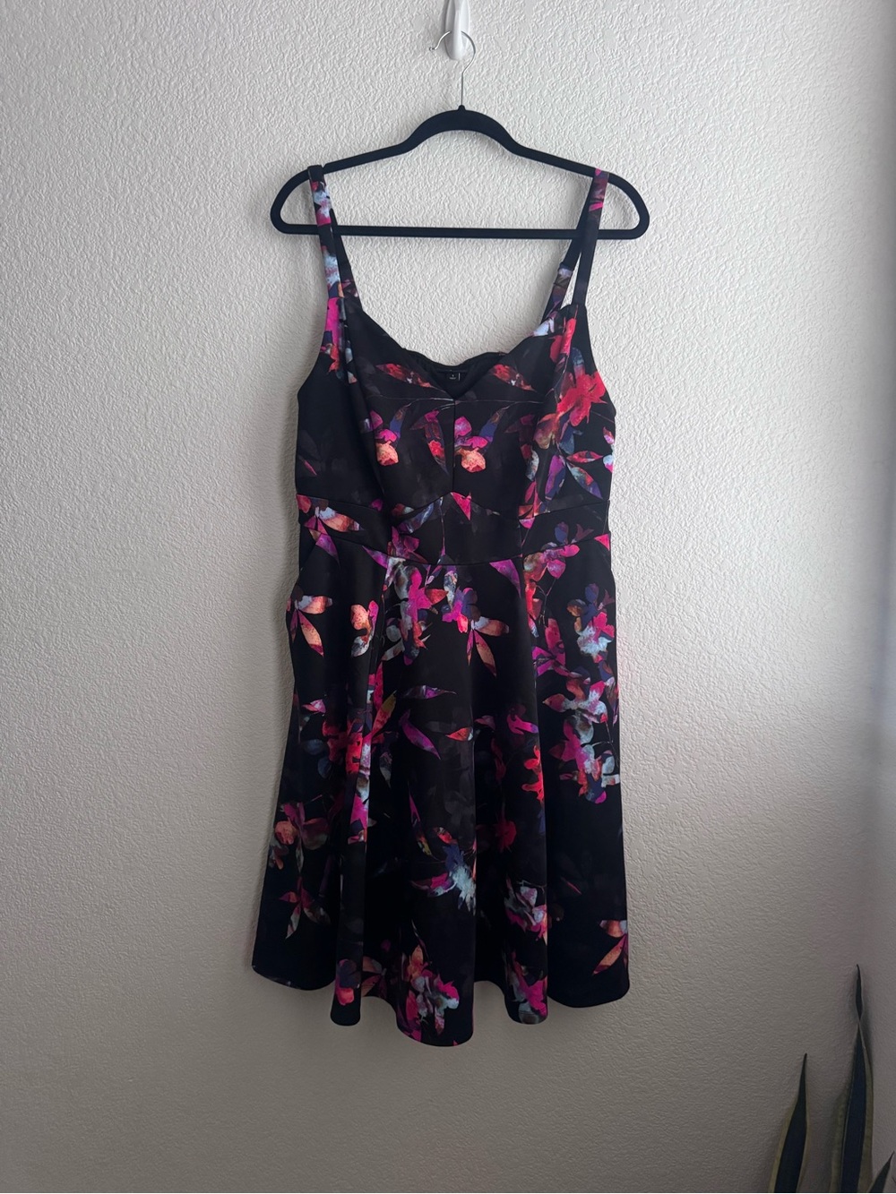 TORRID Floral Black Sweetheart Neck Dress with Pockets | 1X - Picture 7 of 11
